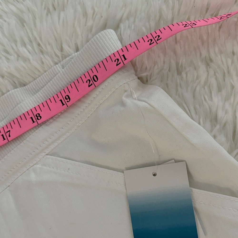 White Women’s Size 16 Shorts NWT Fresh - Picture 13 of 14
